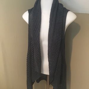 Hem & Thread Drape Front Crochet Knit Vest SZ M
